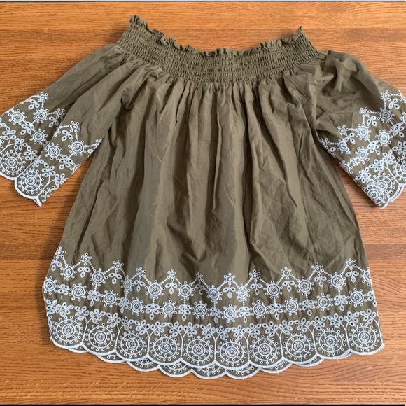 Abercrombie & Fitch Embroidered Off-the-shoulder Top - Picture 2 of 6